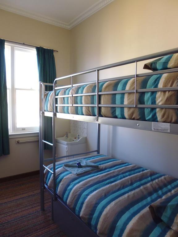 Happy Backpacker Hostel Penguin Exterior photo